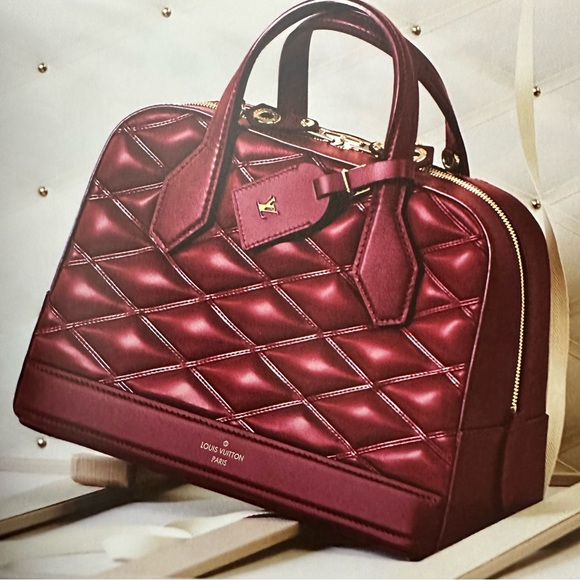 Authentic Louis Vuitton 2015-2016 Fall Winter Book - Picture 6 of 15